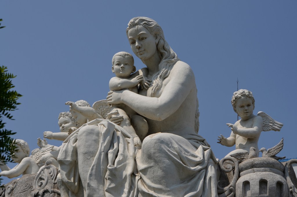 Entrance to the 'Tong li Gong Palace' in Kaifaqu, Dalian Development Area, China