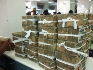 Kyats piled up 1000 = 1 US dollar