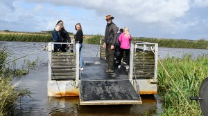 At two locations, your family can try out this area's rope-pulled ferries and thereby cross the river by hand so to speak. On the rope-pulled ferries, there is room for wheelchairs, bicycles, and strollers. In the old days, local farmers used these rope-pulled ferries to bring cattle across the river.