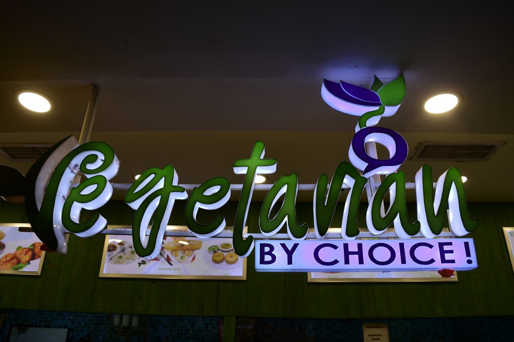 Love the fact that India the main choice is vegetarian and that meat eaters are like smokers or Trump supporters...