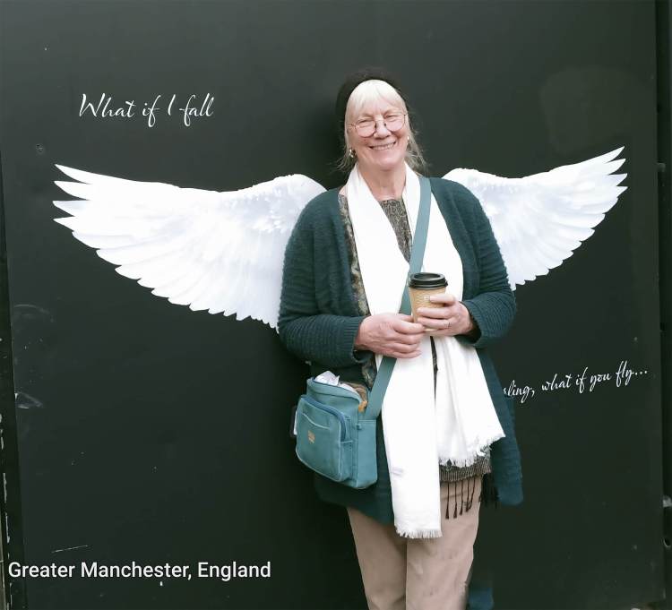 Unveiled in October 2018 to “commemorate the amazing achievements” of the blind veterans supported by Blind Veterans UK since the end of WWI, the ‘Victory Over Blindness’ statue depicts seven blinded soldiers leading one another away from the battlefield with their hand on the shoulder of the man in front.