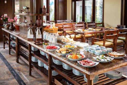 Lalita Boutique Hotel breakfast buffet