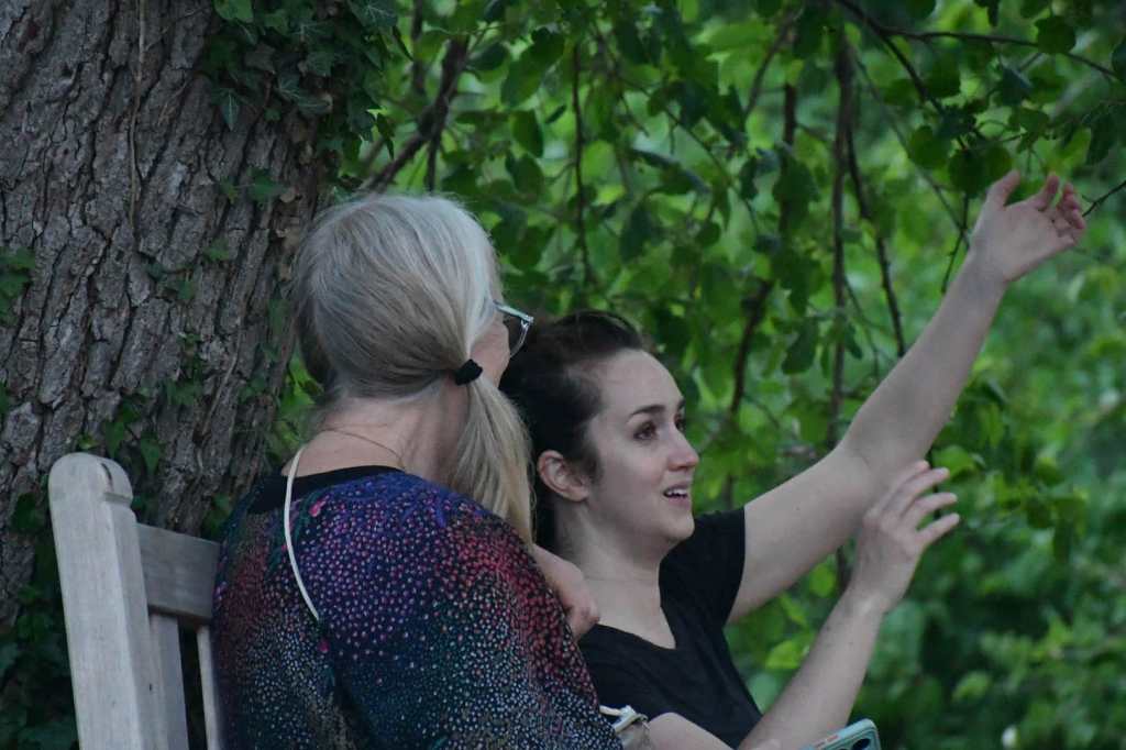 Dr Jessica tells Narda about her movie